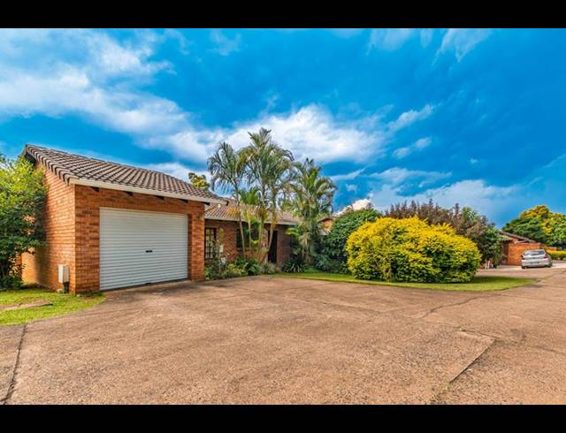 3 BEDROOM TOWNHOUSE FOR SALE IN TOWN BUSH VALLEY